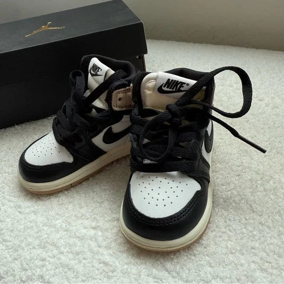 Nike Air Jordan Baby Sneakers "Latte" - Picture 3 of 9